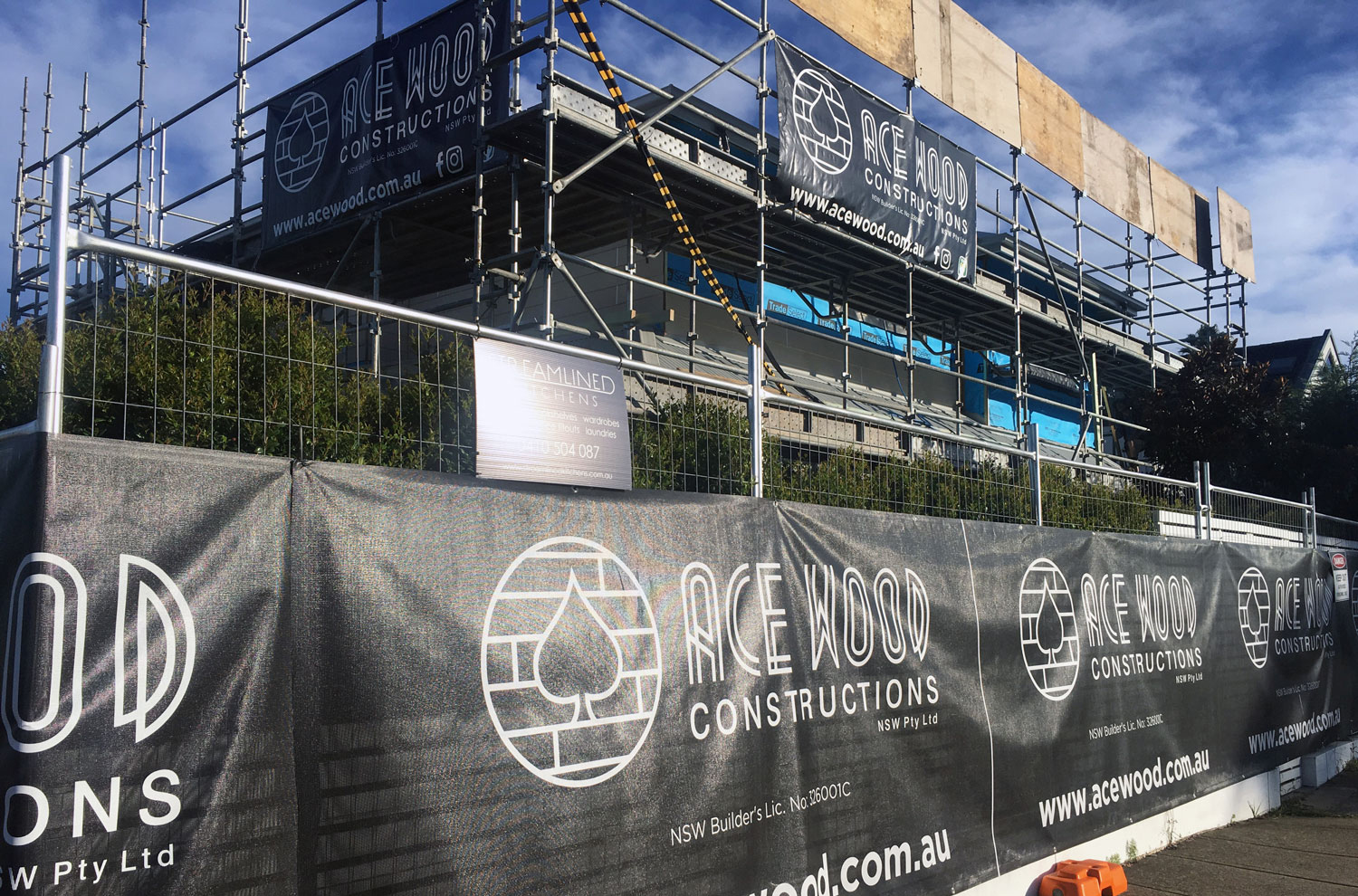 Hybrid Signs, Northern Beaches, Sydney, tear-drop banners signs, MESH BANNERS, Shade mesh banner signs on construction or fence marketing property